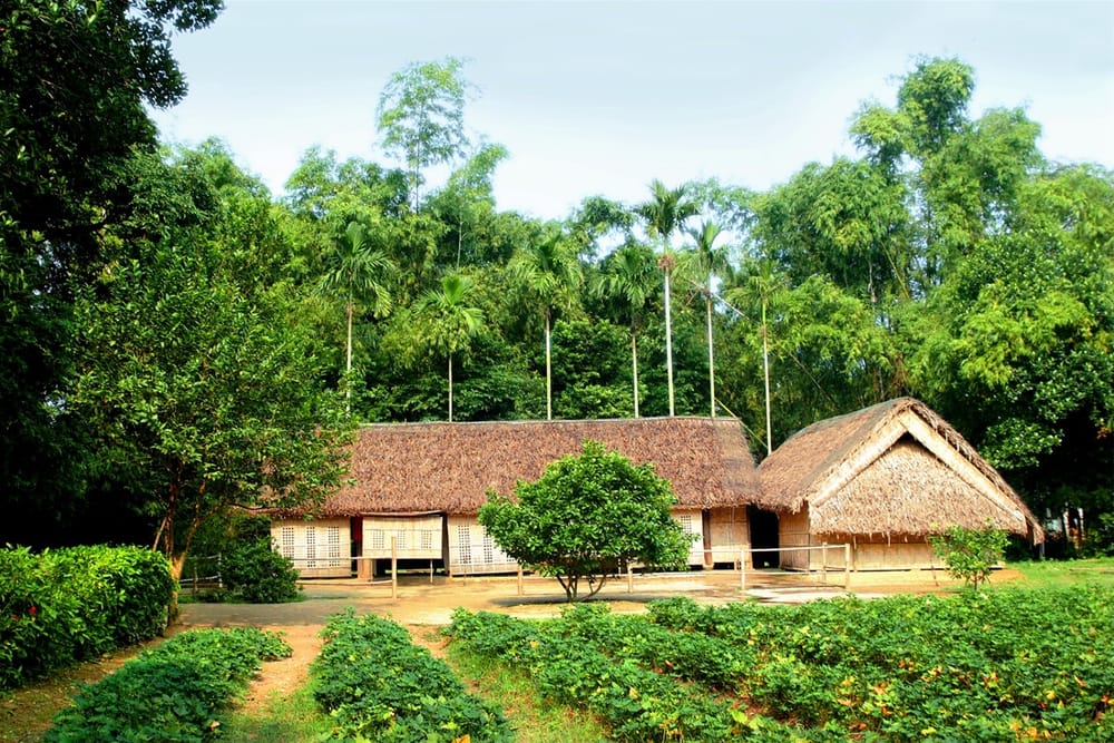 VỀ XỨ NGHỆ THĂM LÀNG SEN QUÊ BÁC