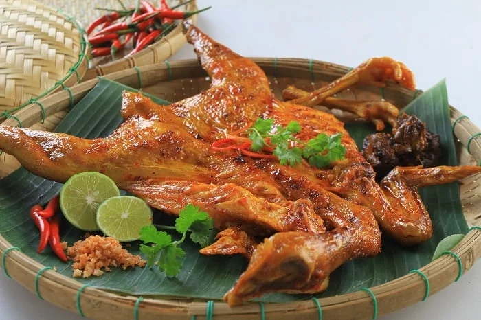 PHONG CẢNH HÙNG VĨ THƠ MỘNG TẠI THÁC 7 TẦNG TẠI QUẾ PHONG