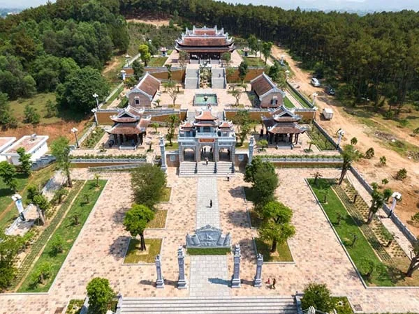 TÌM VỀ CỘI NGUỒN DÂN TỘC TẠI ĐỀN CHUNG SƠN