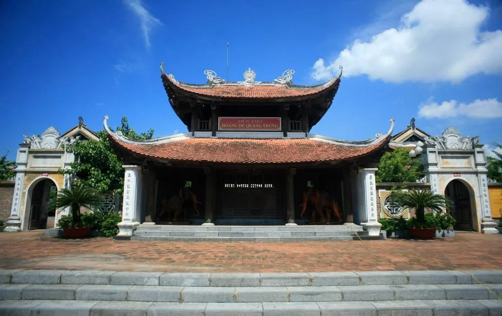 NÚI QUYẾT - BỨC TRANH SƠN THUỶ HỮU TÌNH
