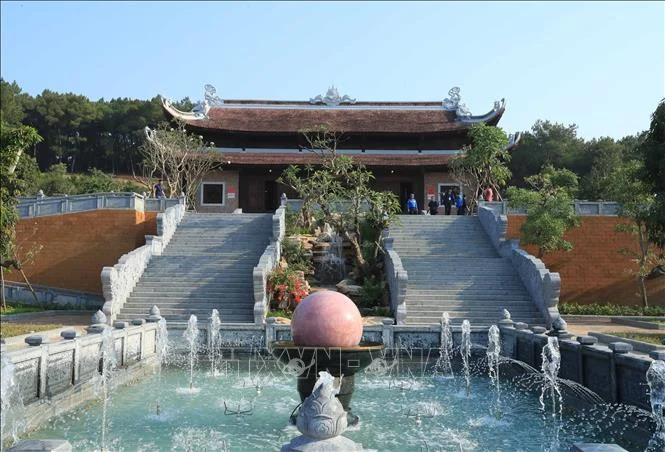 TÌM VỀ CỘI NGUỒN DÂN TỘC TẠI ĐỀN CHUNG SƠN