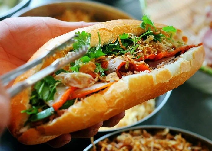 Top 6 Quán Bánh Mì Ngon Ở TP. Vinh – Vừa Đậm Vị, Vừa Vừa Ví
