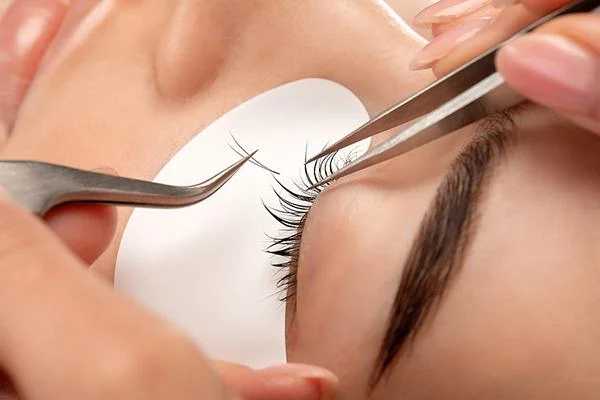 Top 4 địa chỉ nối mi, làm lông mày đẹp và uy tín ở Vinh