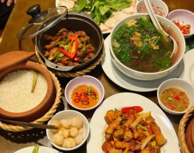 Top 5 quán cơm niêu chuẩn vị gia đình tại TP. Vinh
