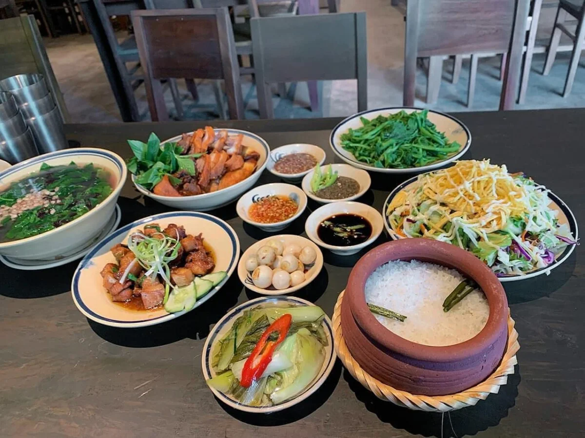 Top 5 quán cơm niêu chuẩn vị gia đình tại TP. Vinh